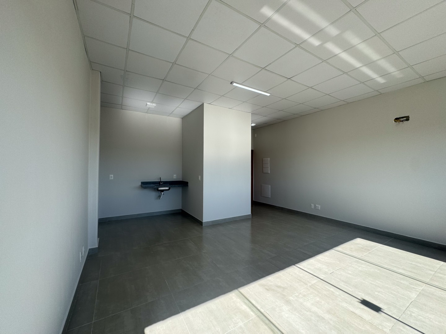 Sala para locação no bairro Igapo de Londrina - Foto 7
