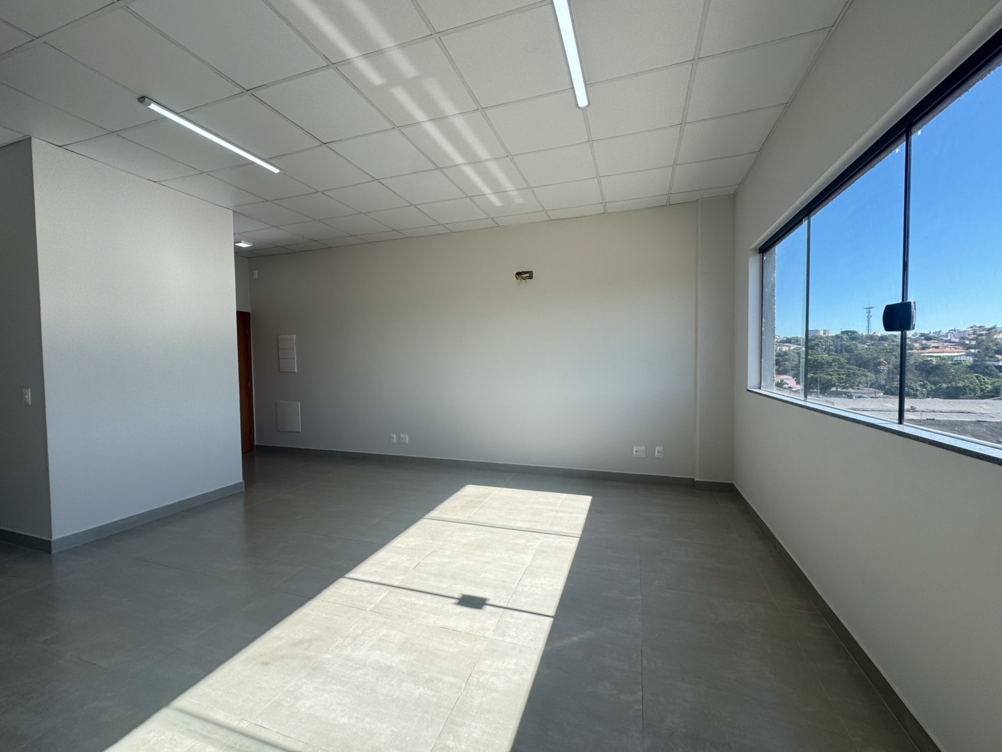 Sala para locação no bairro Igapo de Londrina - Foto 8