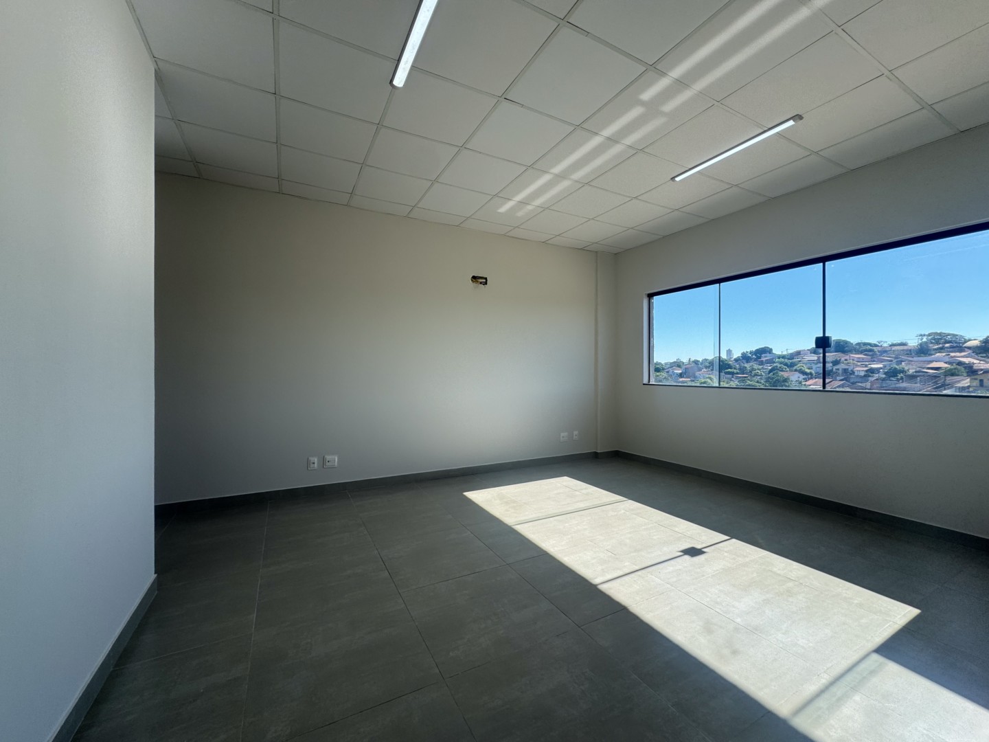 Sala para locação no bairro Igapo de Londrina - Foto 10