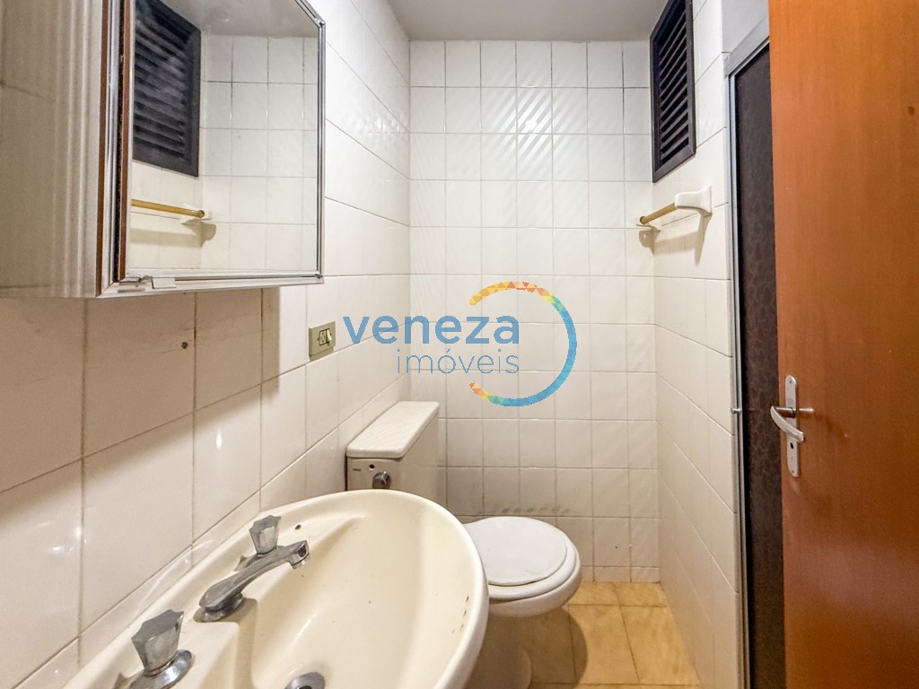 Apartamento para locação no bairro Centro de Londrina com 73.75m<sup>2</sup> útil, 3 quartos, 1 vaga de garagem