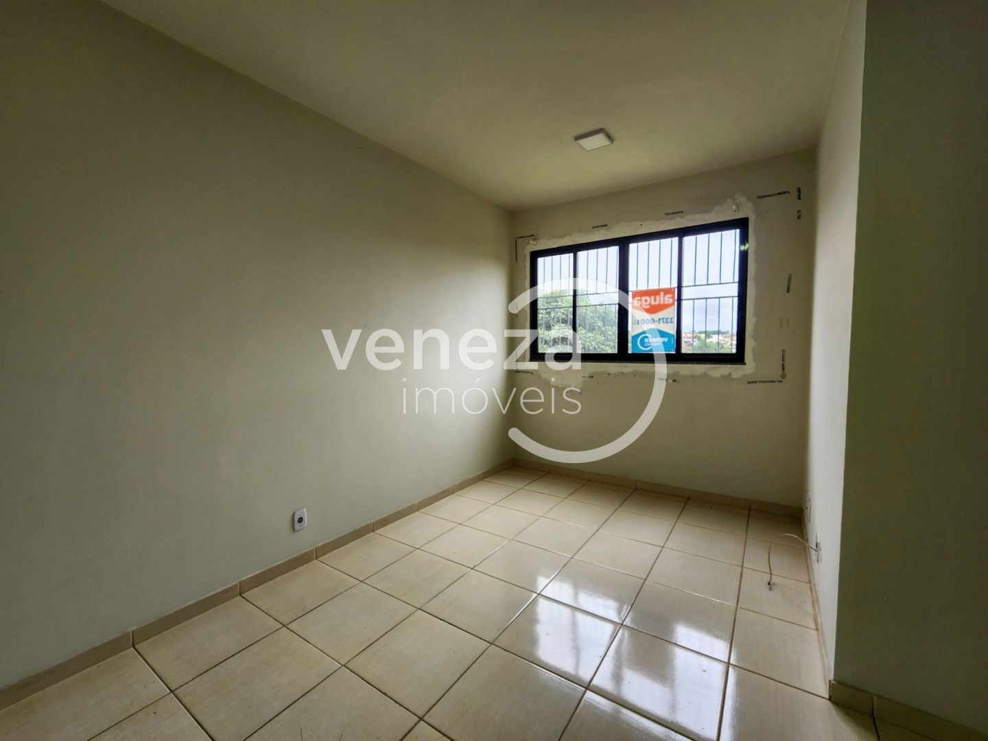 Apartamento para locacao no Amaro em Londrina com 111,5m² por R$ 1.200