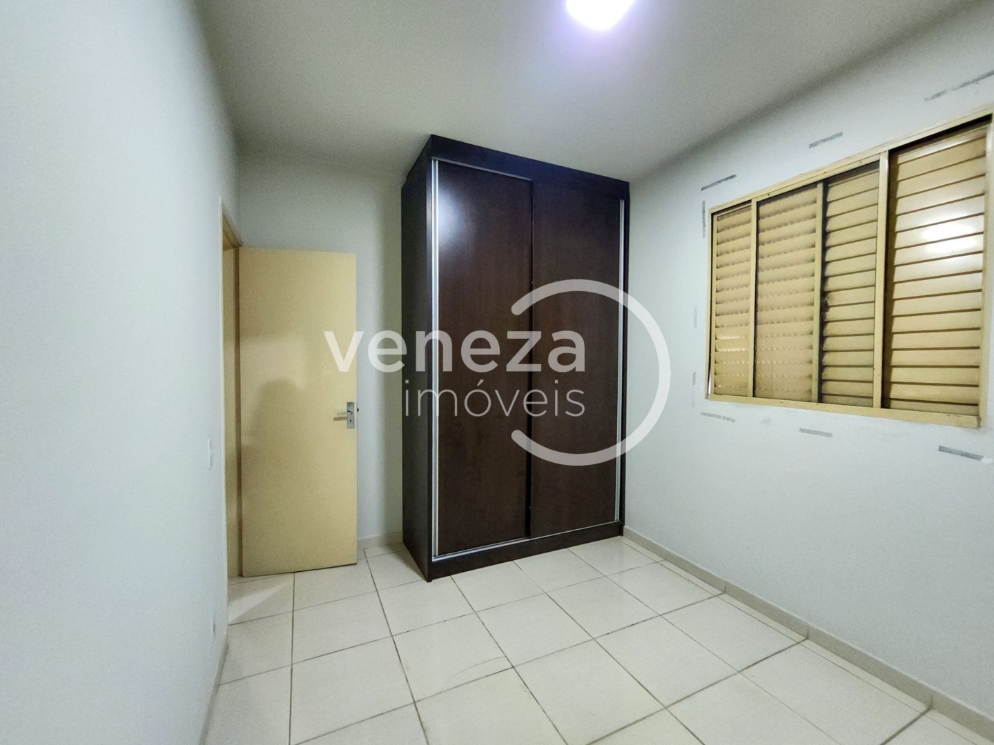 Apartamento para locacao no Amaro em Londrina com 111,5m² por R$ 1.200