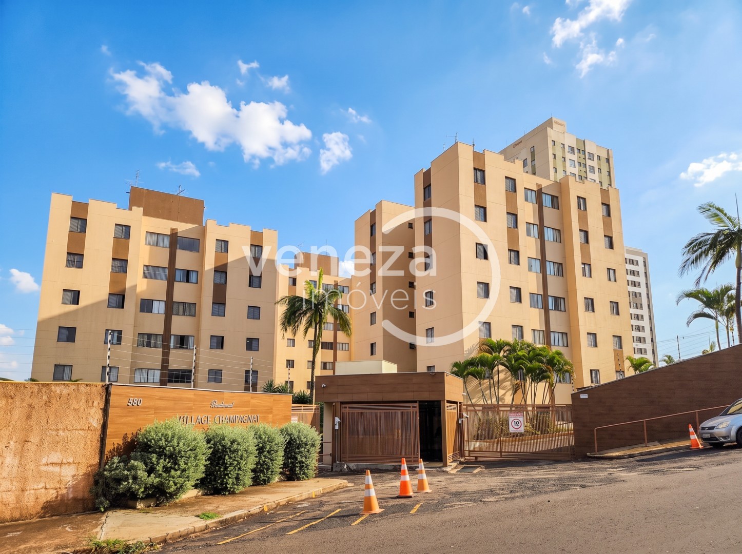 Apartamento para locacao no Amaro em Londrina com 111,5m² por R$ 1.200