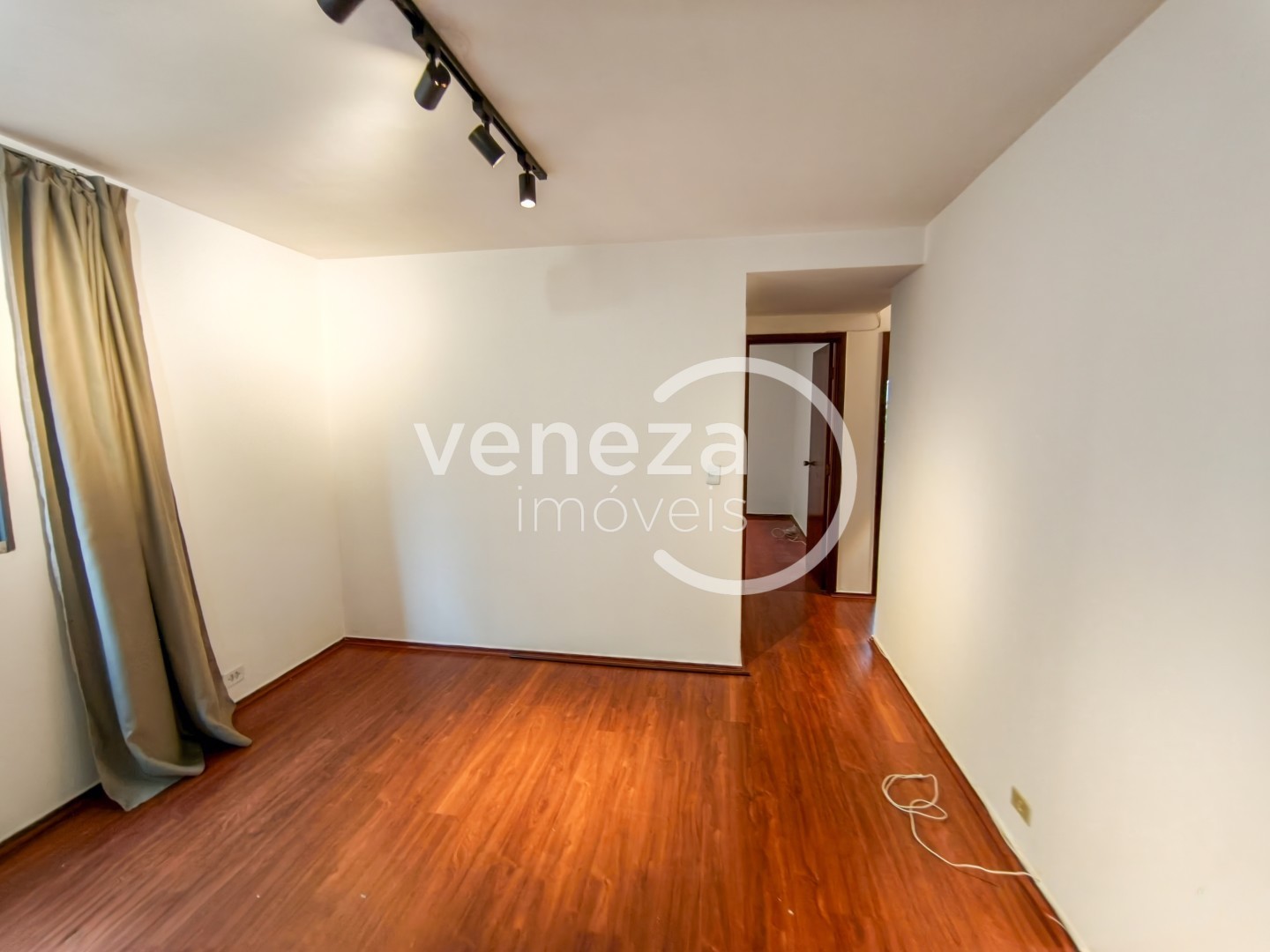 Apartamento para locacao no Vitoria em Londrina com 90m² por R$ 1.300