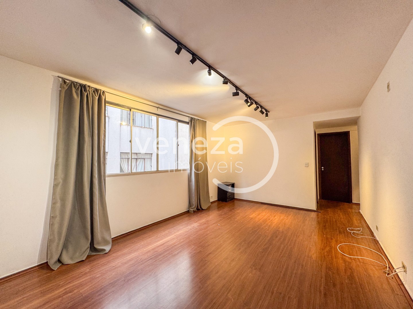 Apartamento para locacao no Vitoria em Londrina com 90m² por R$ 1.300