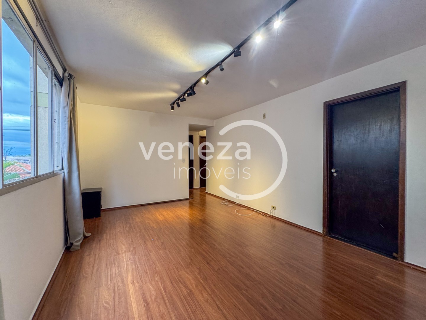 Apartamento para locacao no Vitoria em Londrina com 90m² por R$ 1.300