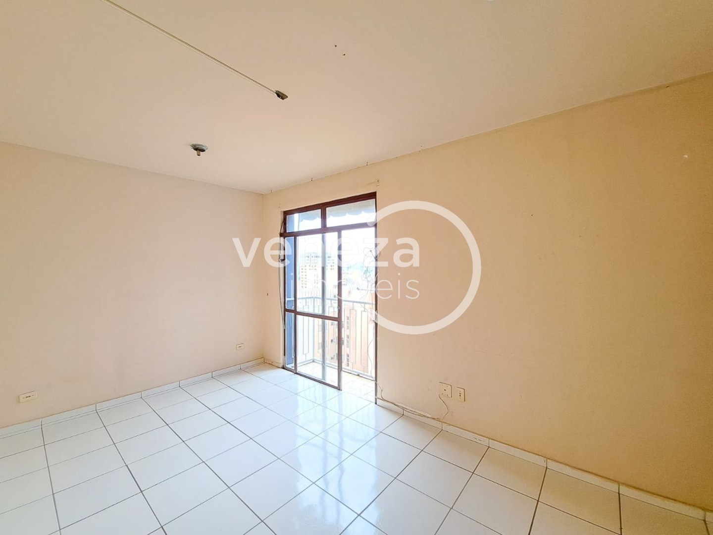 Apartamento para locacao no Centro em Londrina com 112,46m² por R$ 1.190  - Foto 2