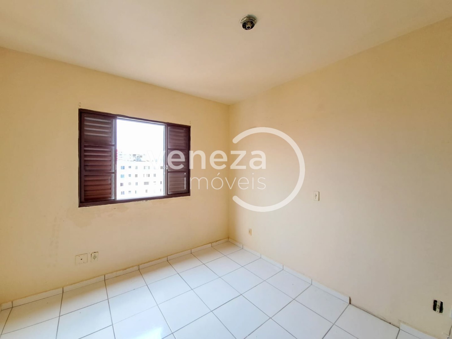 Apartamento para locacao no Centro em Londrina com 112,46m² por R$ 1.190  - Foto 3