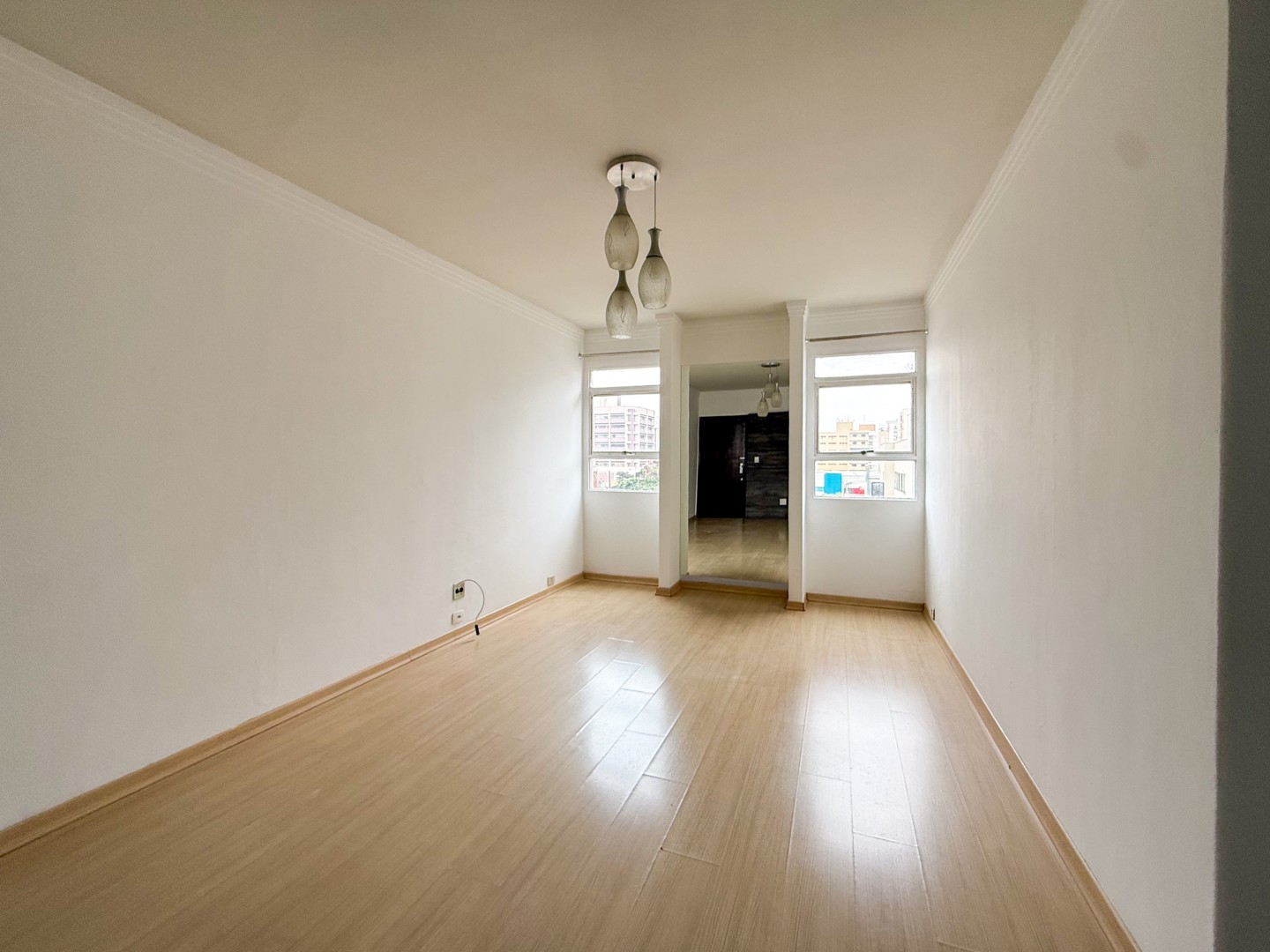 Apartamento para locacao no Vitoria em Londrina com 87m² por R$ 2.200