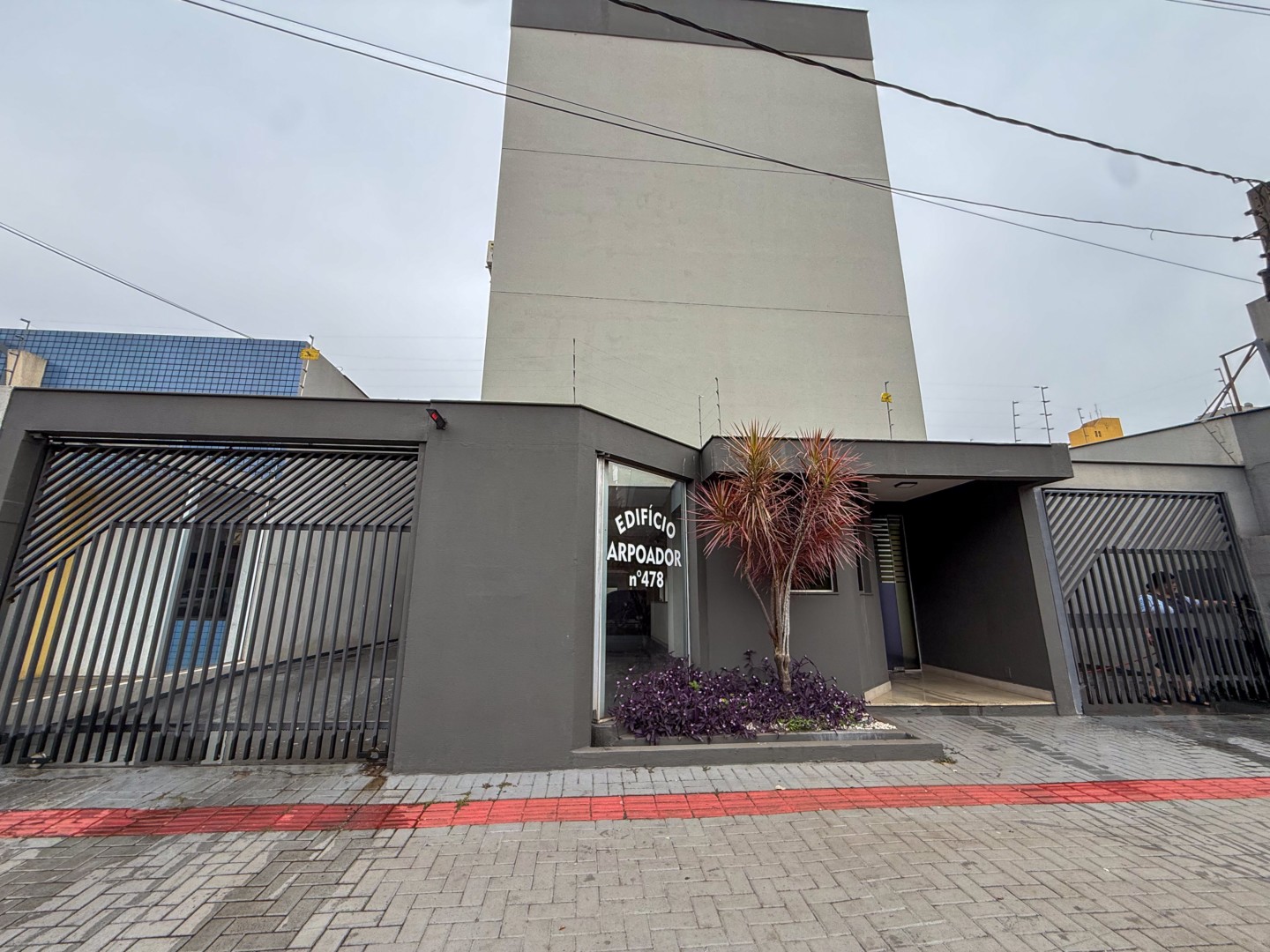 Apartamento para locacao no Vitoria em Londrina com 87m² por R$ 2.200