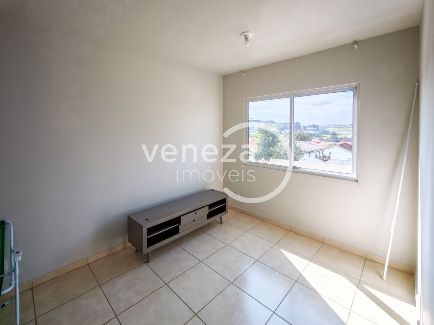 Apartamento para locacao no Semiramis Barros Braga em Londrina com 63,32m² por R$ 1.200