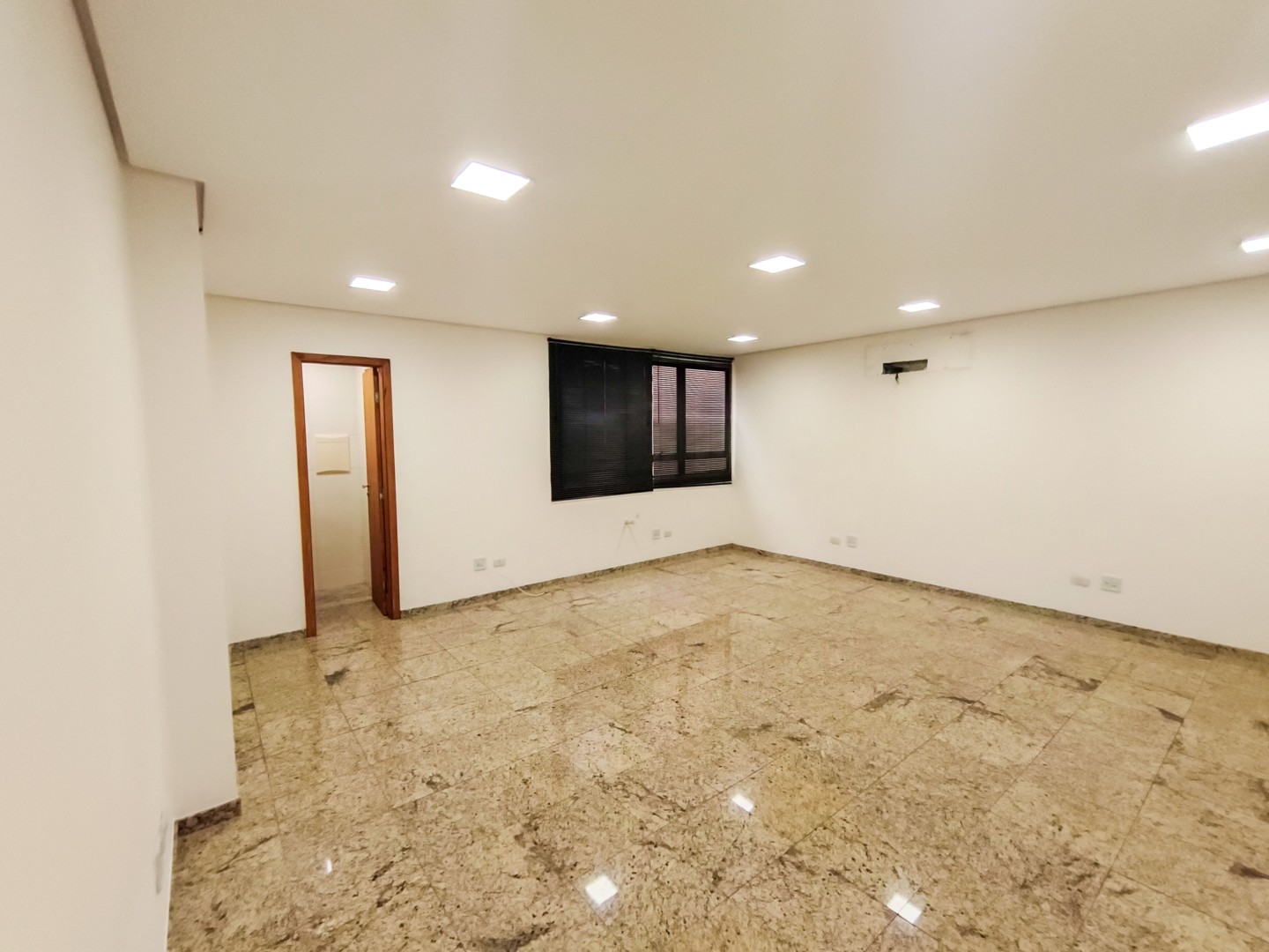 Sala para locacao no Centro em Londrina com 0m² por R$ 890  - Foto 3