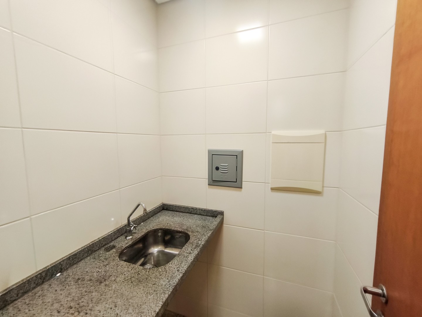 Sala para locação no bairro Centro de Londrina - Foto 4