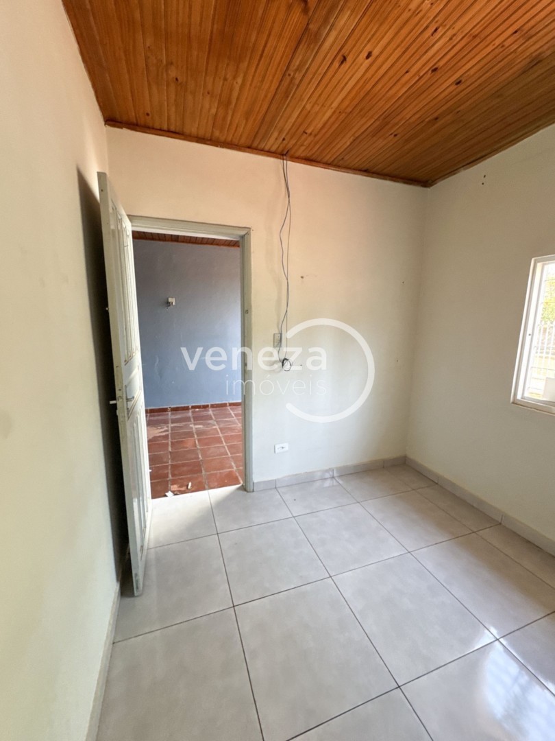 Casa Residencial para locacao no Semiramis Barros Braga em Londrina com 87,34m² por R$ 1.200