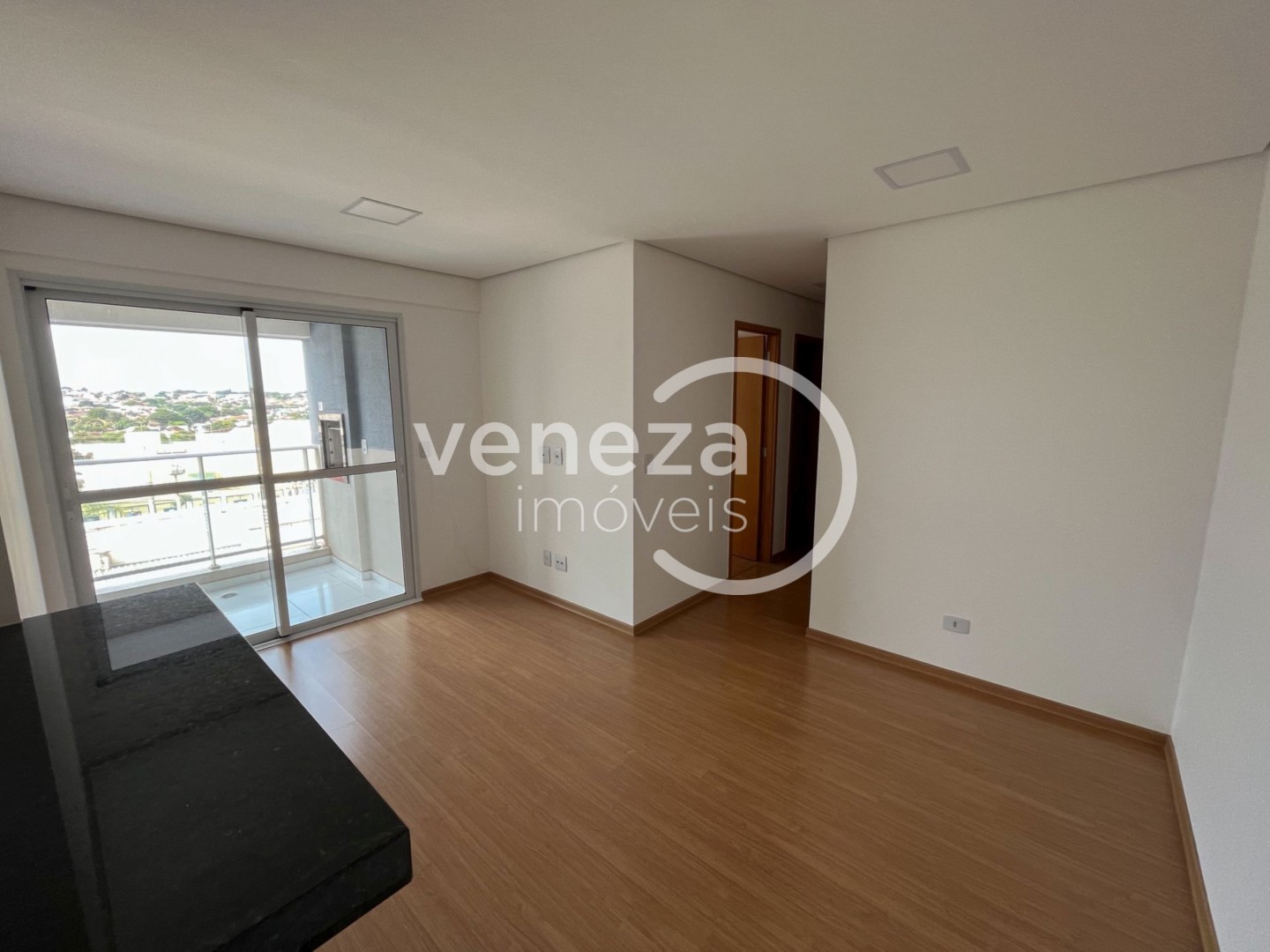 Apartamento para locacao no Moncoes em Londrina com 108,27m² por R$ 3.400