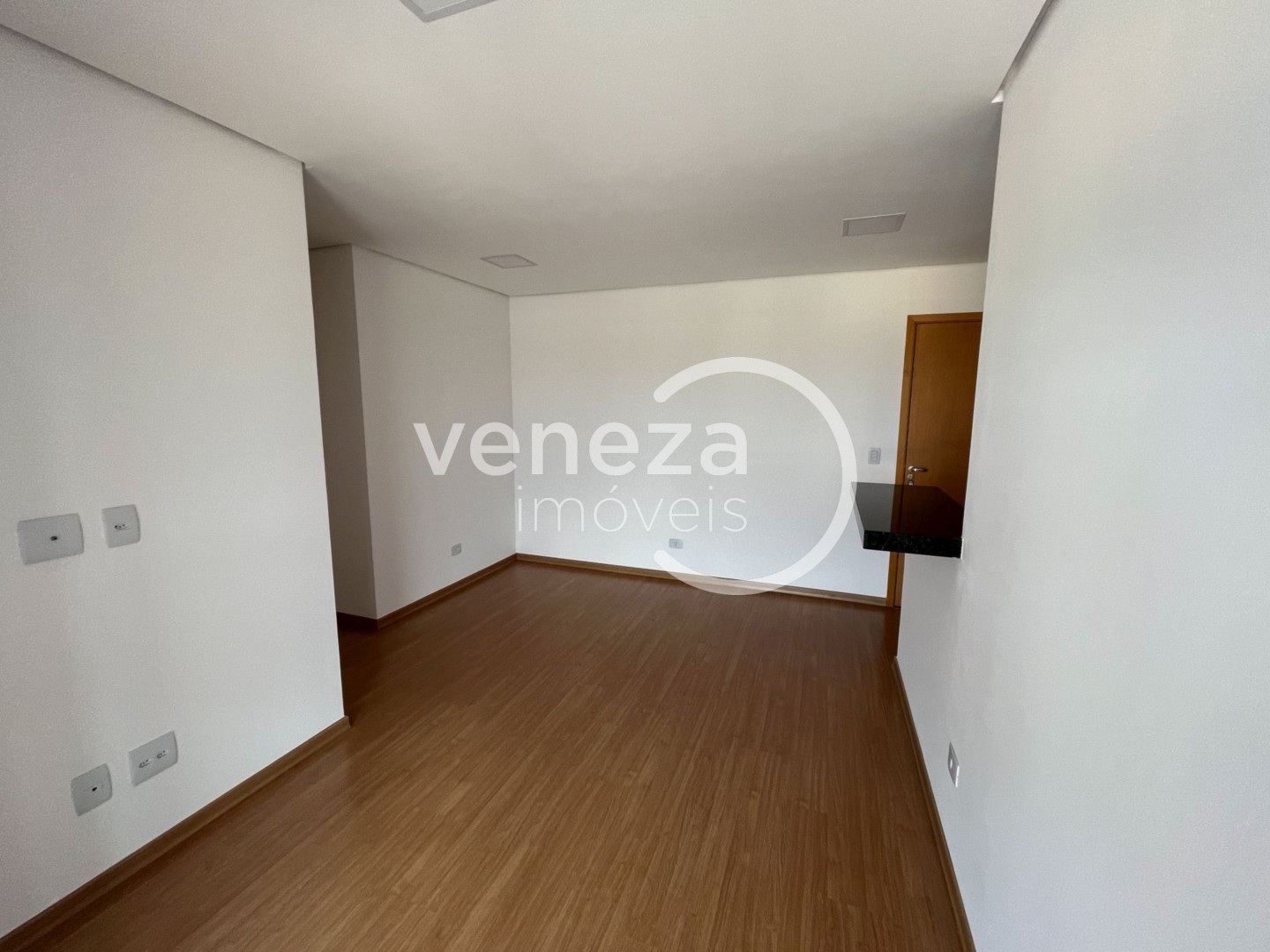Apartamento para locacao no Moncoes em Londrina com 108,27m² por R$ 3.400