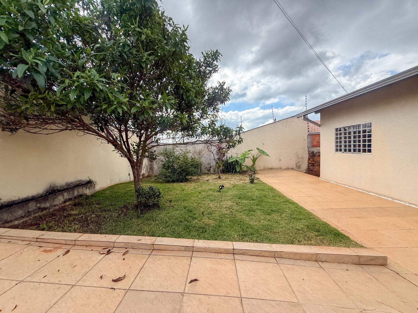 Casa Residencial para locação no bairro Jose Garcia Molina de Londrina - Foto 3