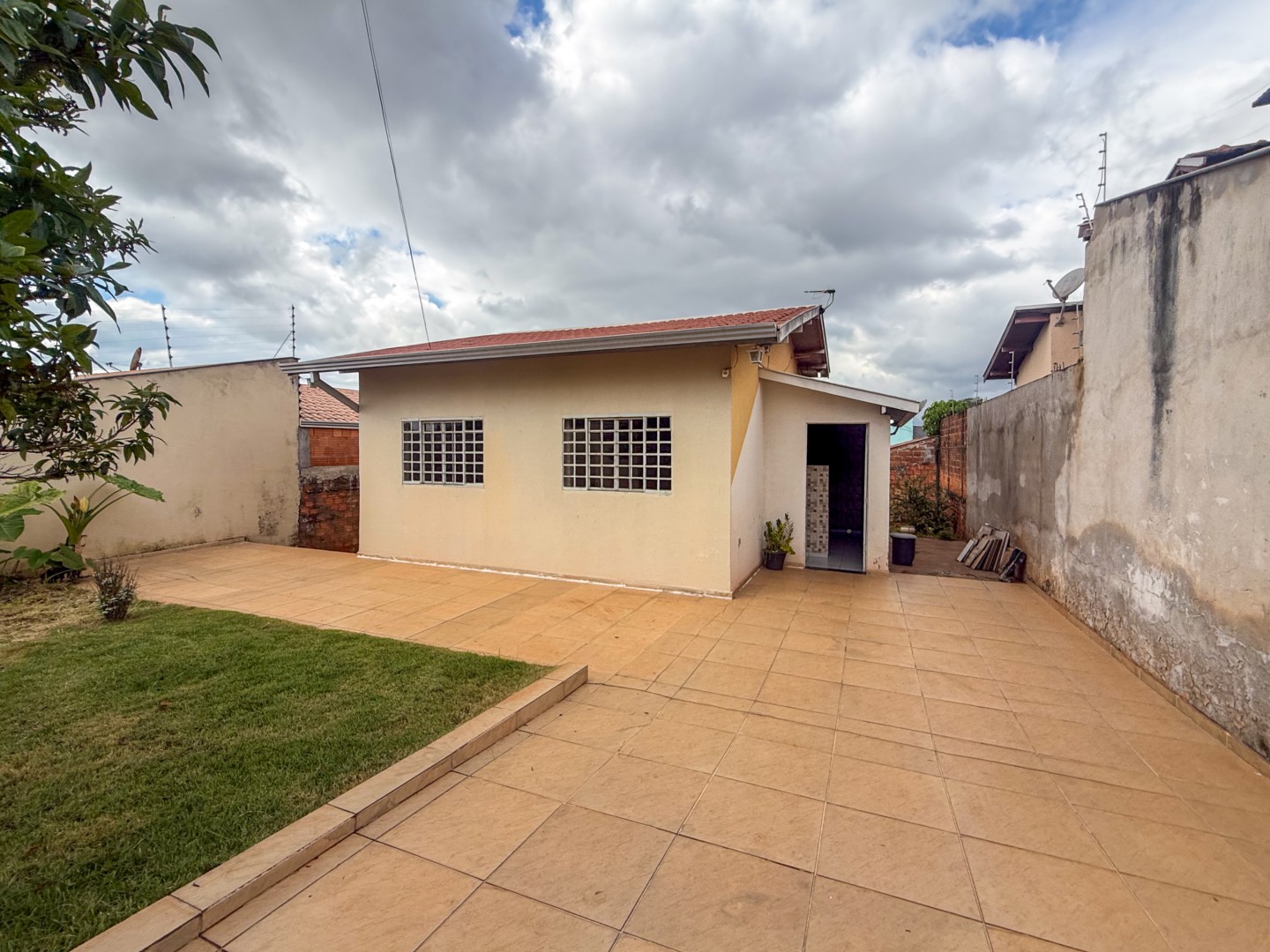 Casa Residencial para locação no bairro Jose Garcia Molina de Londrina - Foto 16