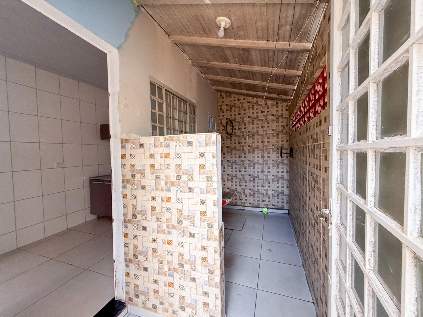 Casa Residencial para locação no bairro Jose Garcia Molina de Londrina - Foto 13