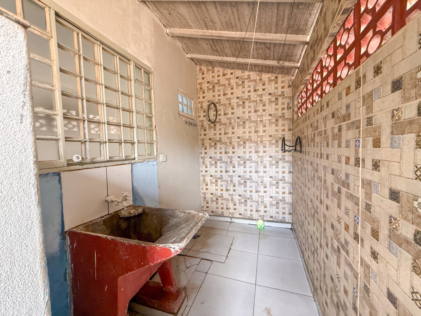 Casa Residencial para locação no bairro Jose Garcia Molina de Londrina - Foto 14