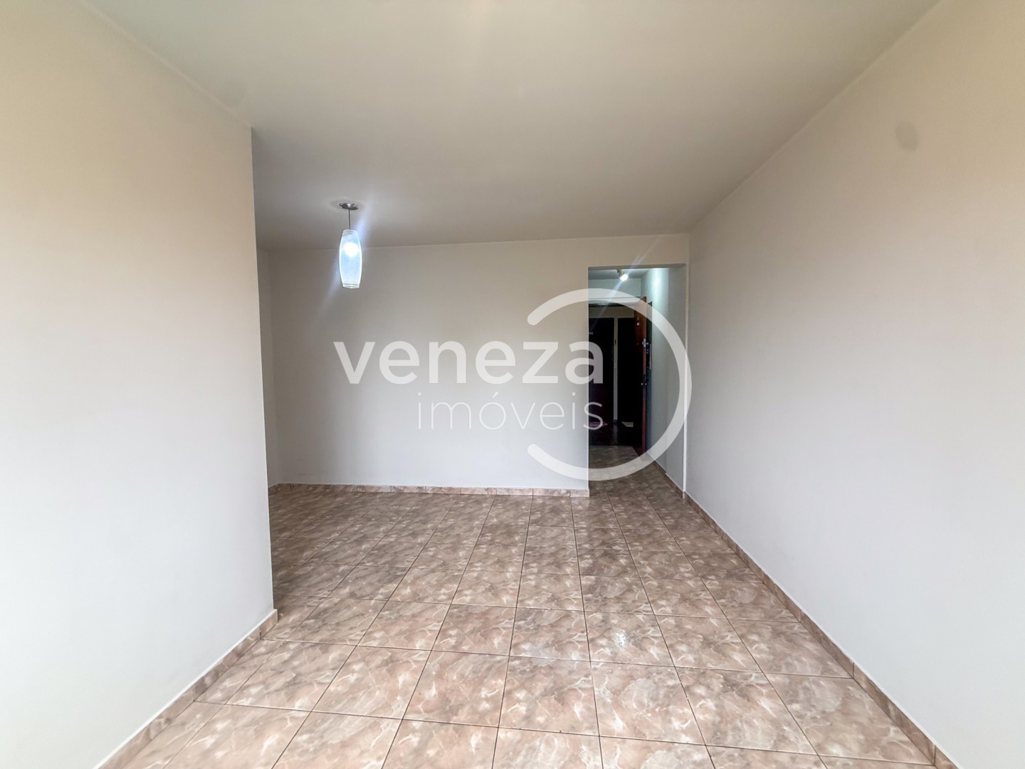 Apartamento para locacao no Jamaica em Londrina com 102,87m² por R$ 820 - Foto 3