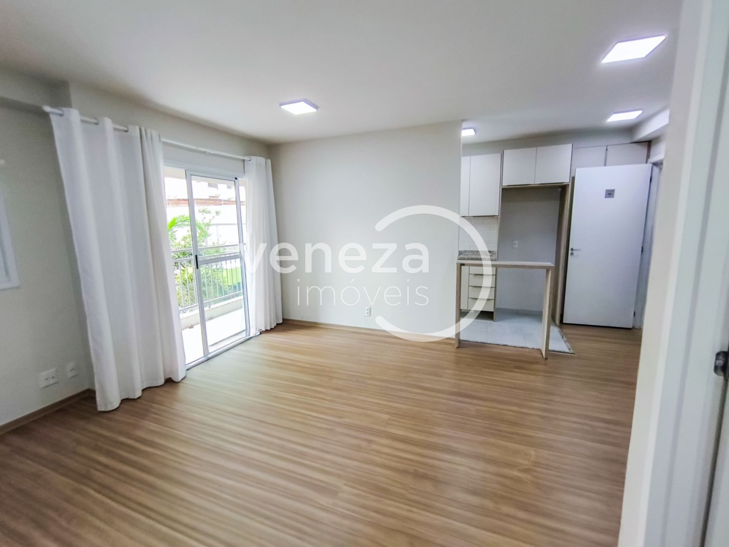 Apartamento para locacao no Aurora em Londrina com 101m² por R$ 1.900