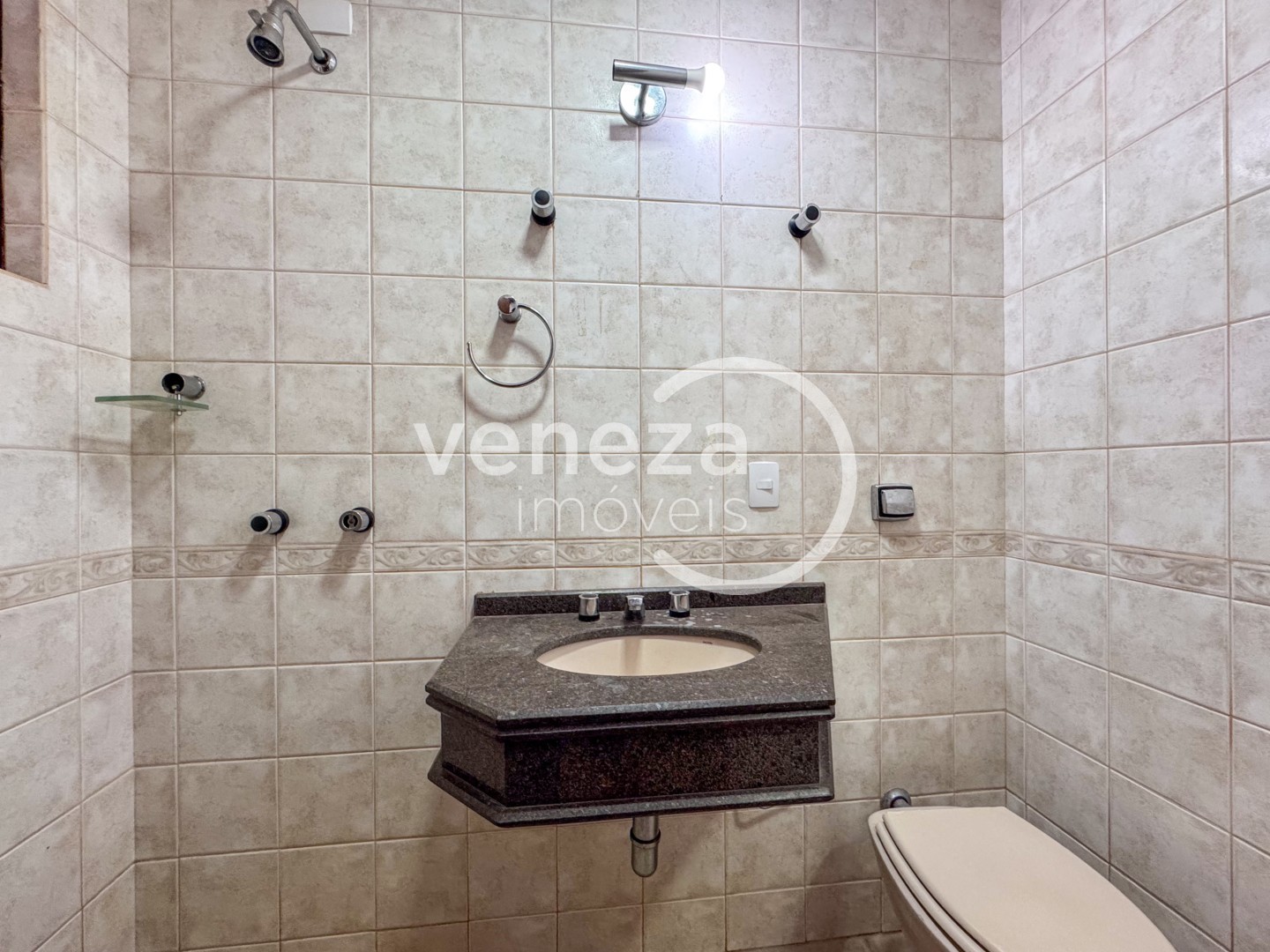 Casa Comercial para locação no bairro Portal de Versalhes de Londrina - Foto 6