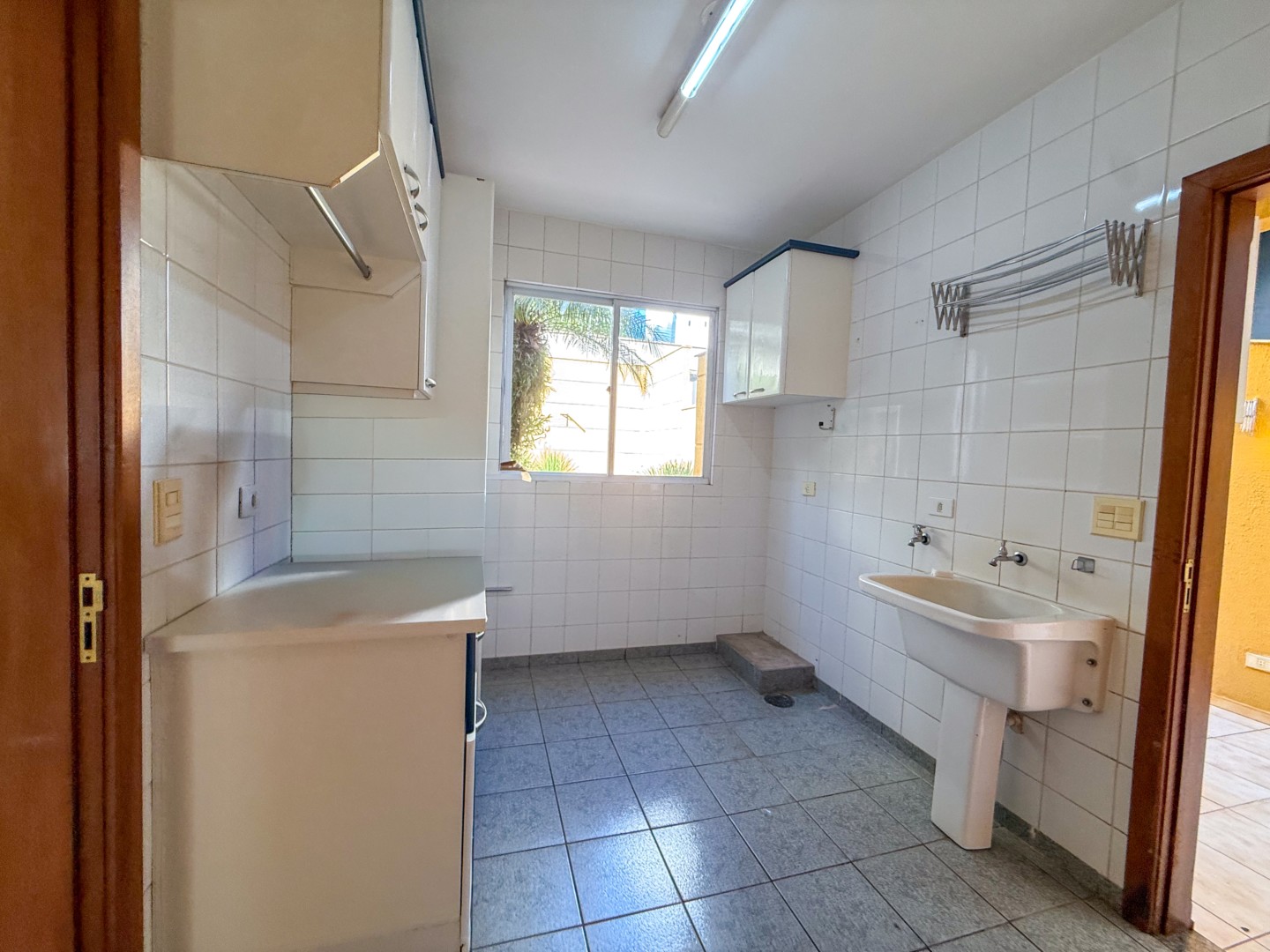 Casa Residencial para locação no bairro Parque Residencial Alcant de Londrina - Foto 38
