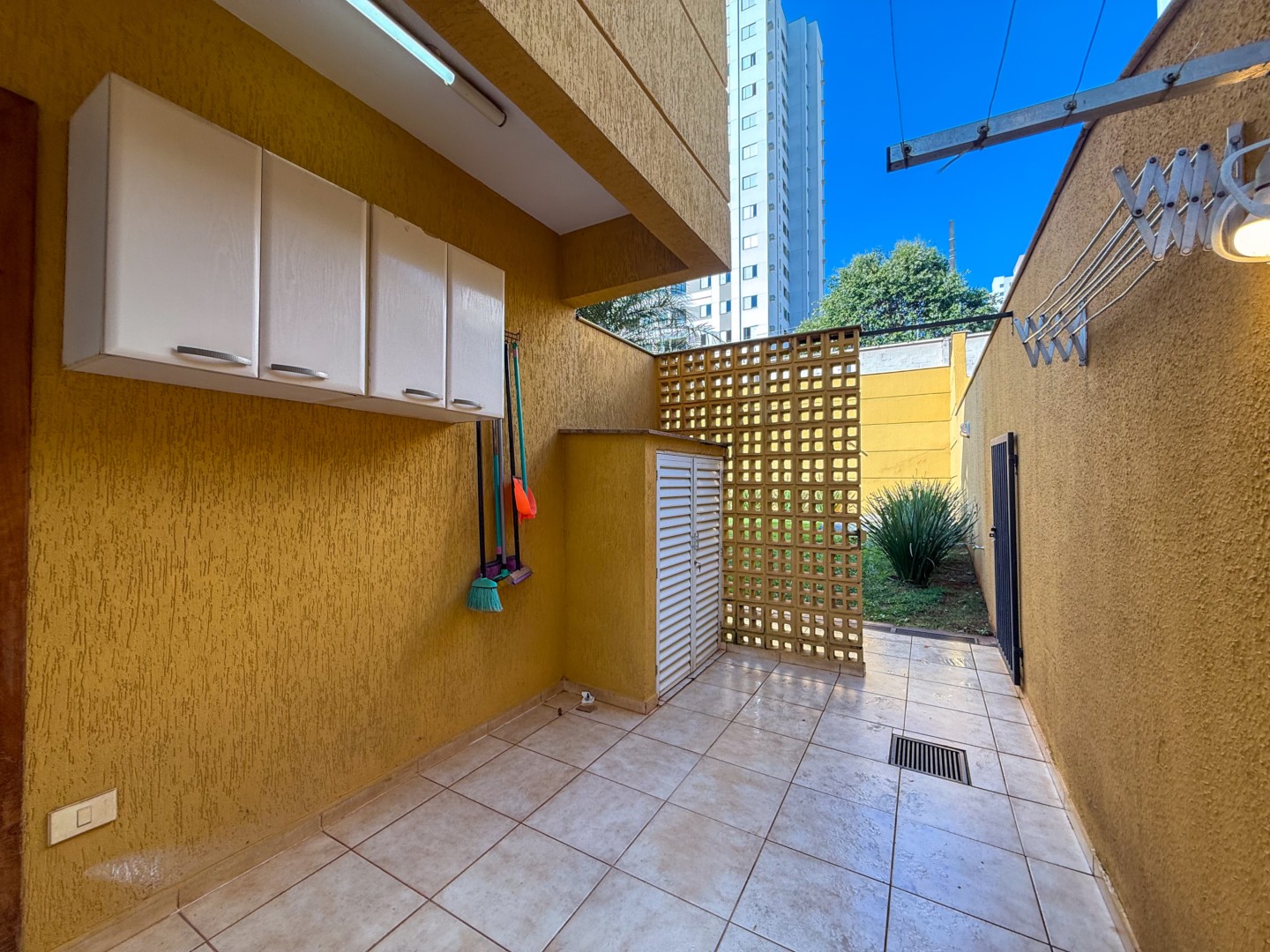 Casa Residencial para locação no bairro Parque Residencial Alcant de Londrina - Foto 40