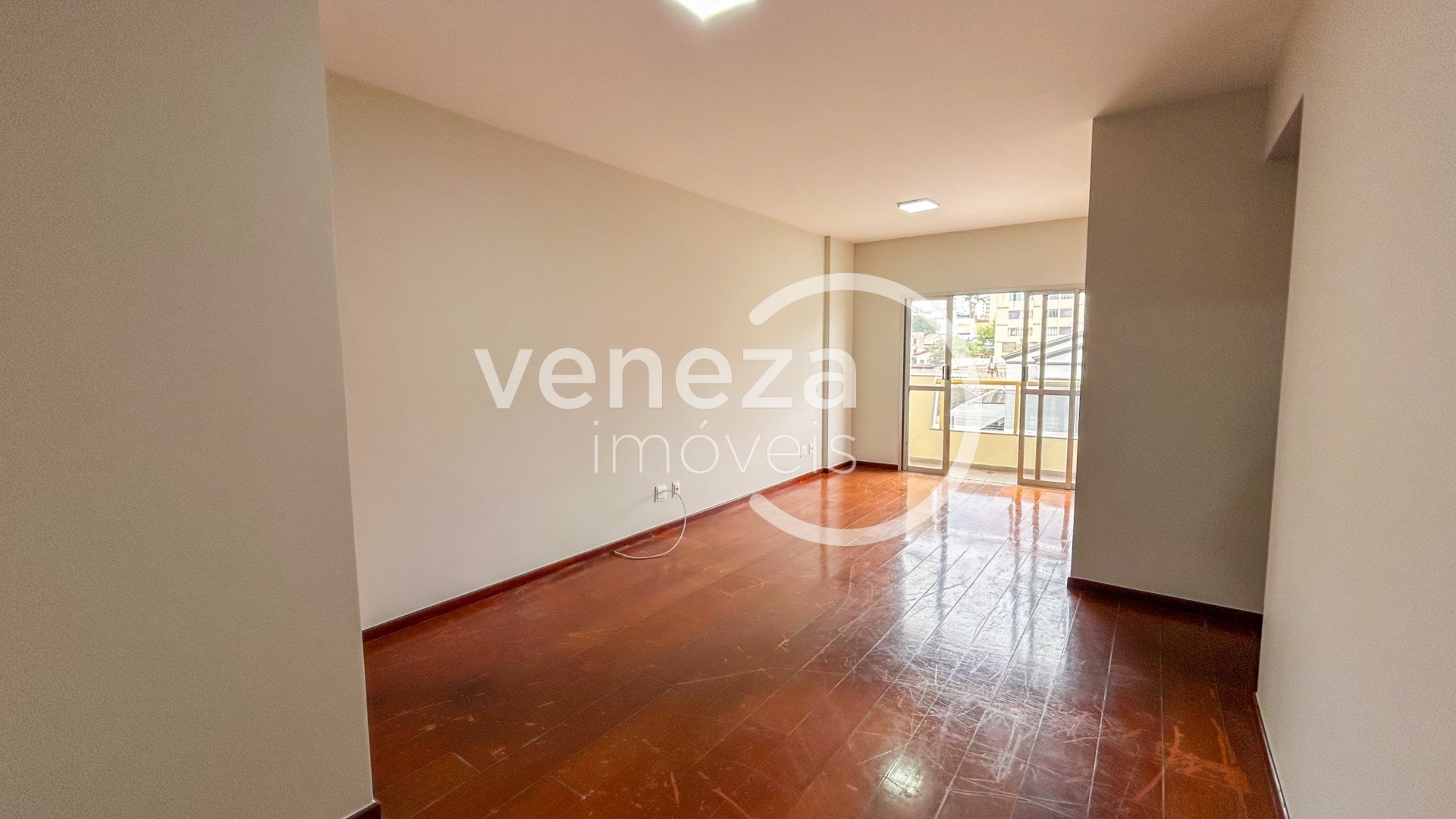 Apartamento para locacao no Centro em Londrina com 114,14m² por R$ 1.600