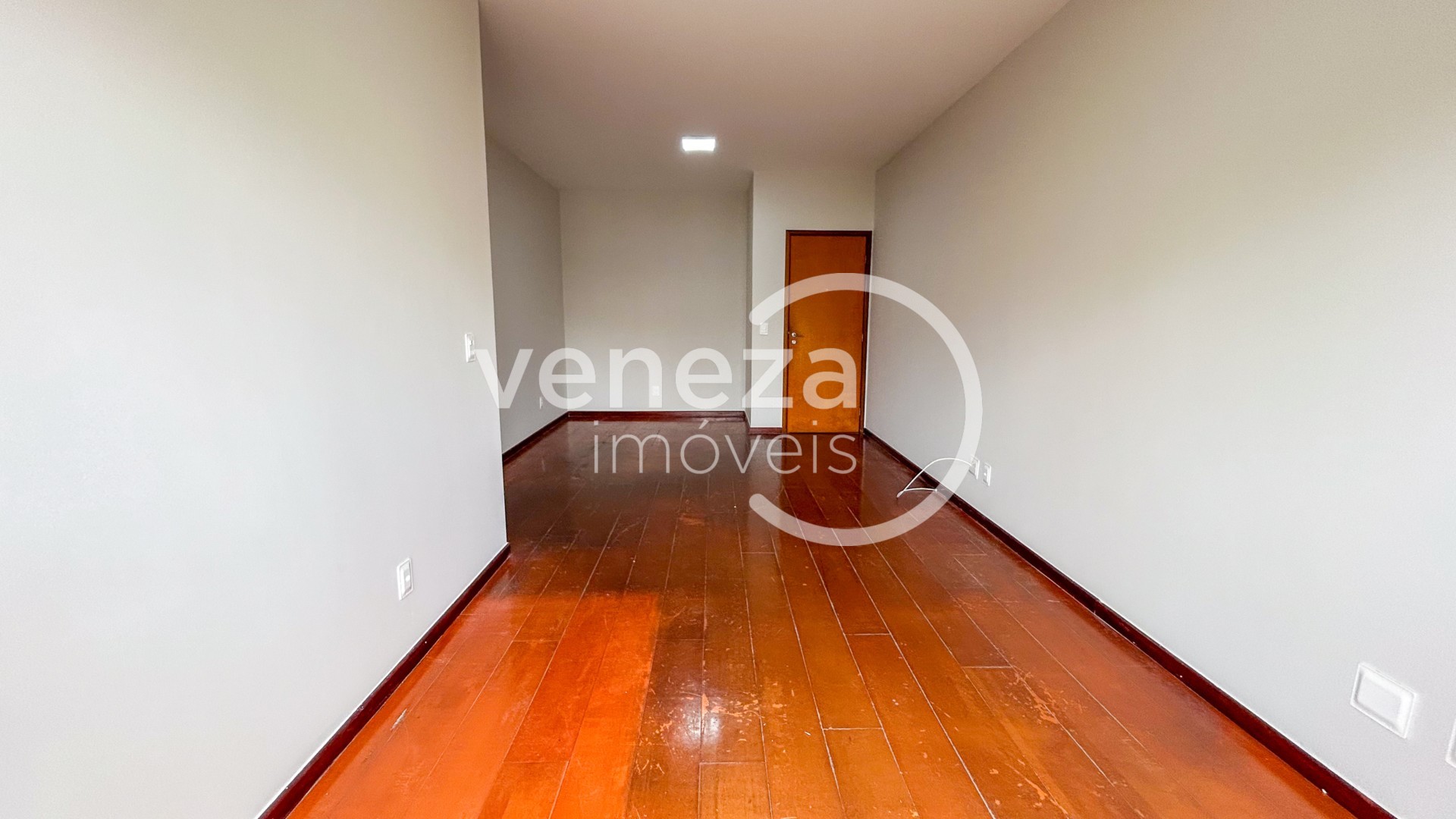 Apartamento para locacao no Centro em Londrina com 114,14m² por R$ 1.600