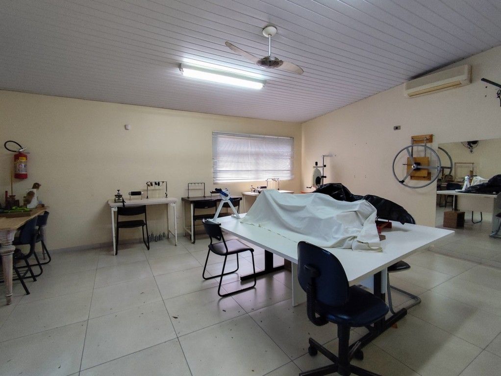 Casa Comercial para locação no bairro Centro de Londrina - Foto 9