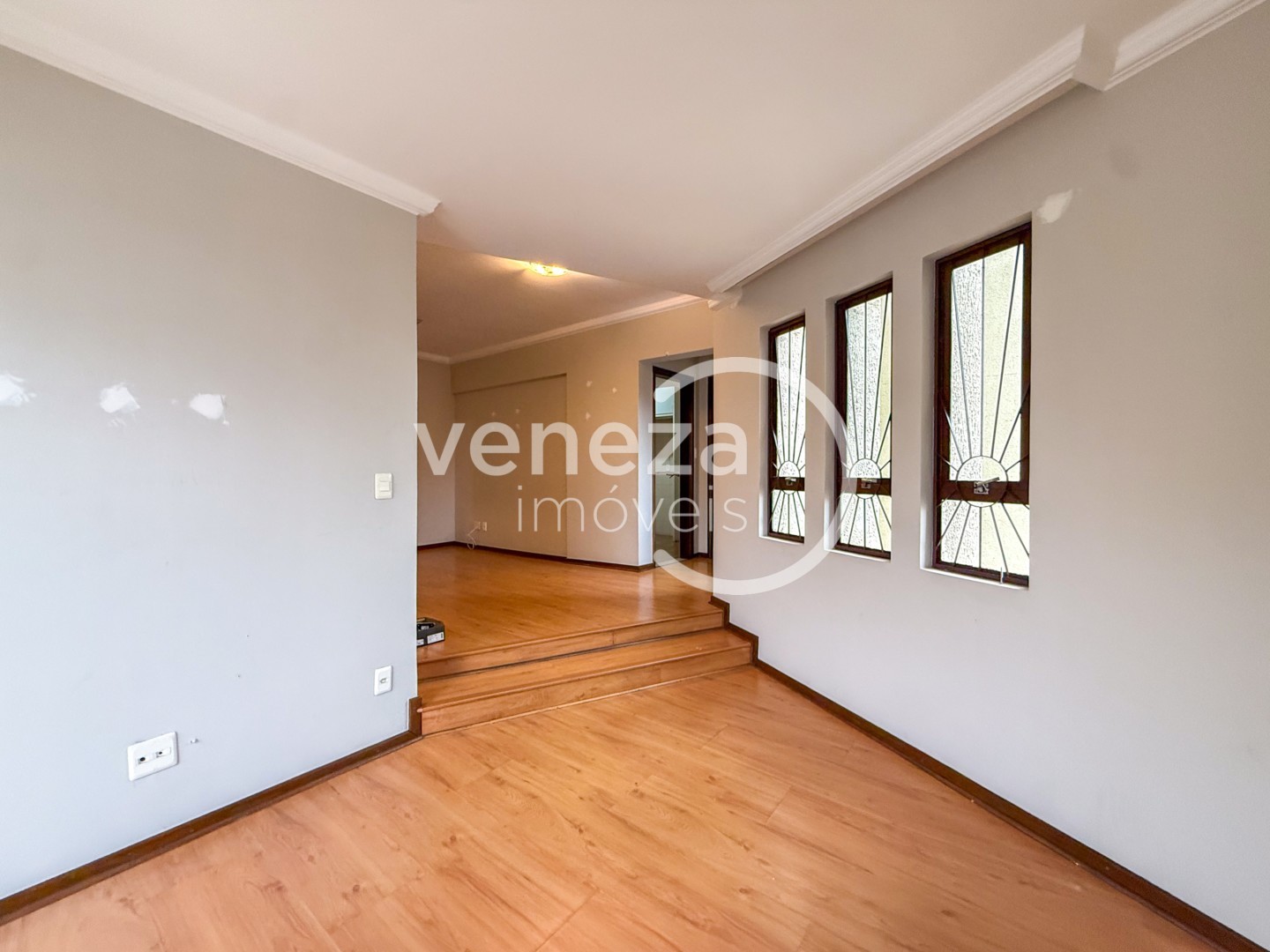 Apartamento para locacao no Centro em Londrina com 133,61m² por R$ 2.280