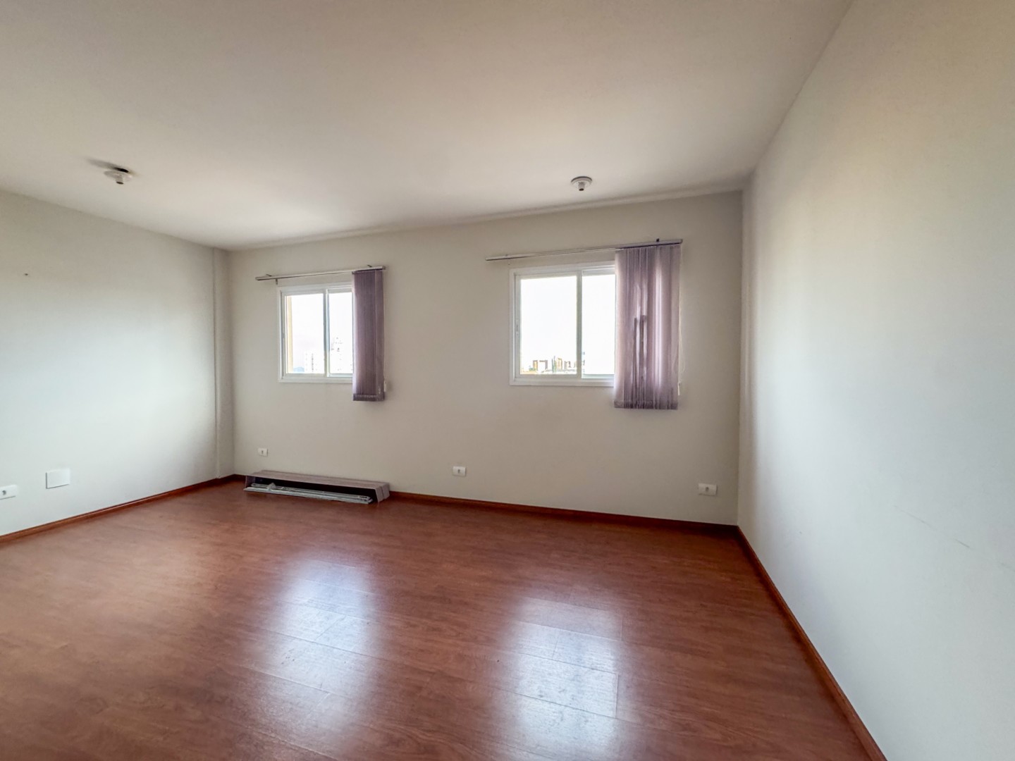 Apartamento para locacao no Centro em Londrina com 90m² por R$ 1.300  - Foto 2