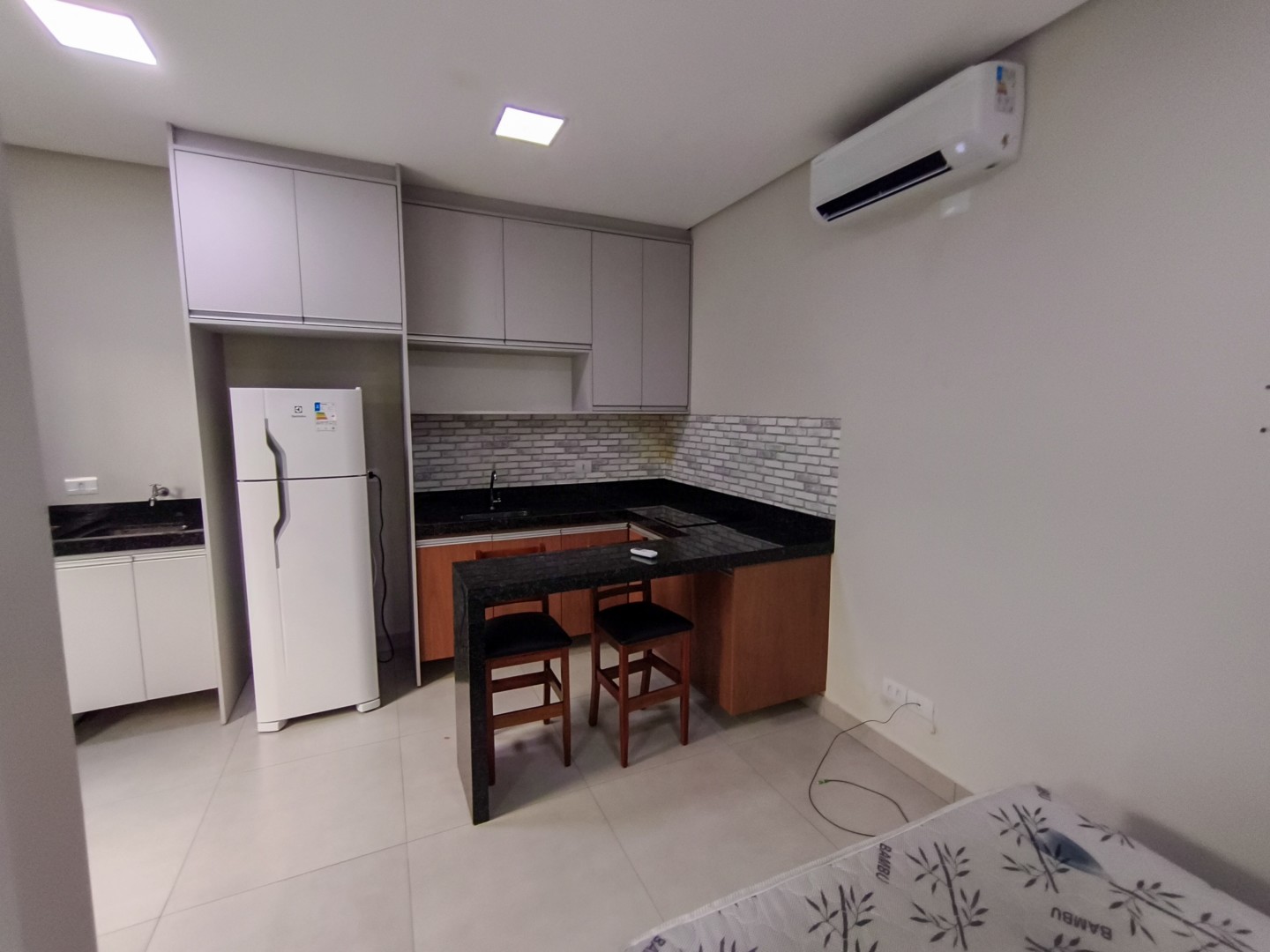 Apartamento para locacao no Jardim Higienopolis em Londrina com 21m² por R$ 1.650,00 - Foto 2