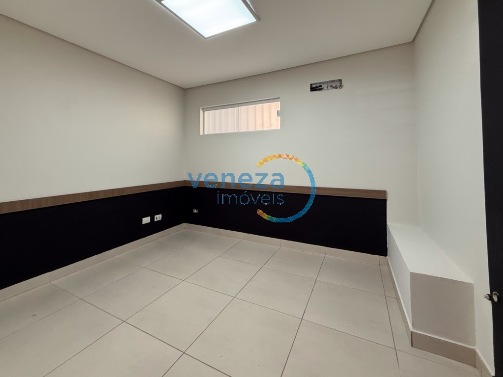 Sala para locação no bairro Ipiranga de Londrina com 150m<sup>2</sup> útil, 4 vagas de garagem