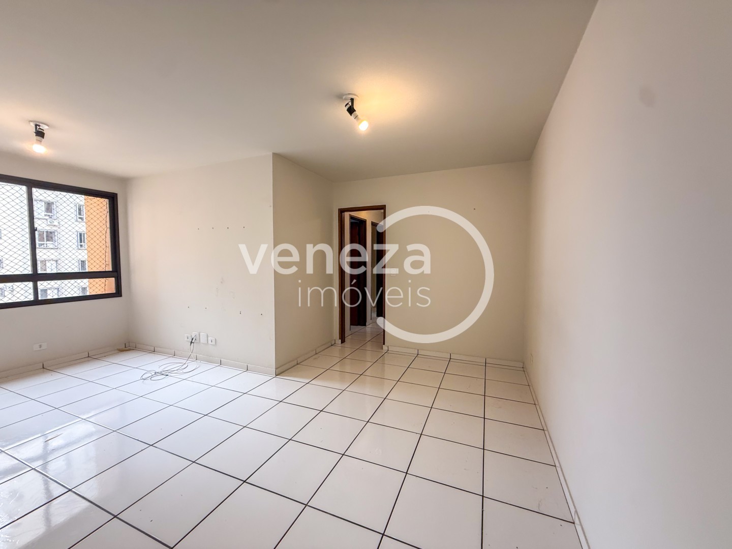 Apartamento para locacao no Centro em Londrina com 121,86m² por R$ 1.600  - Foto 2
