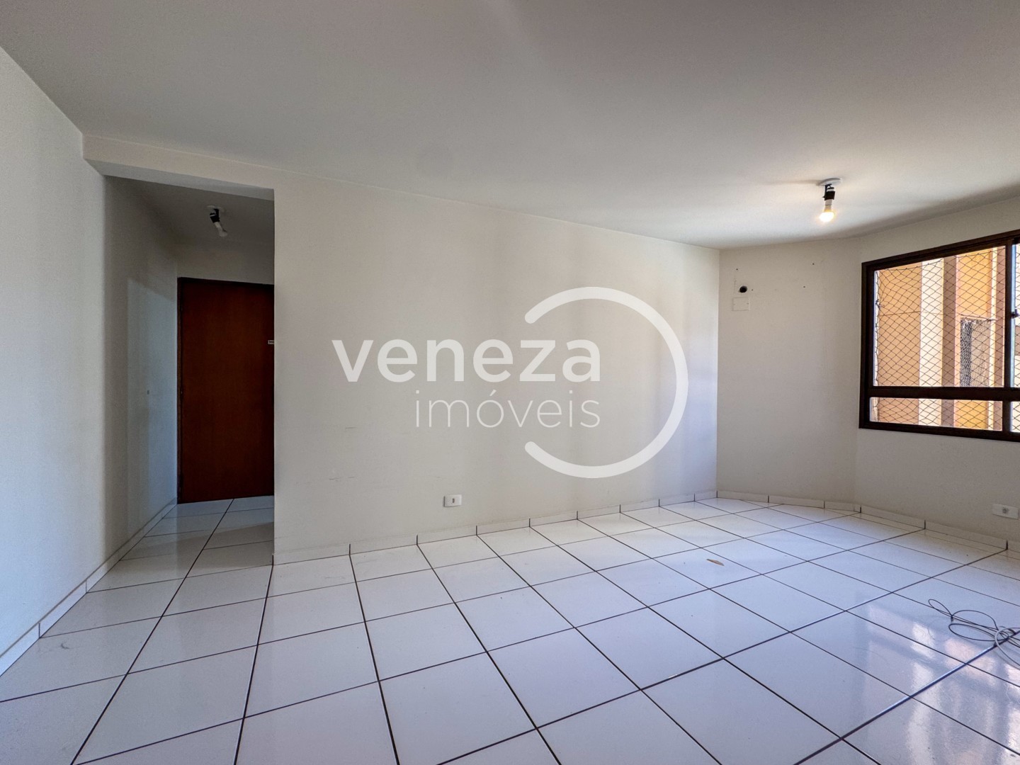 Apartamento para locacao no Centro em Londrina com 121,86m² por R$ 1.600  - Foto 2