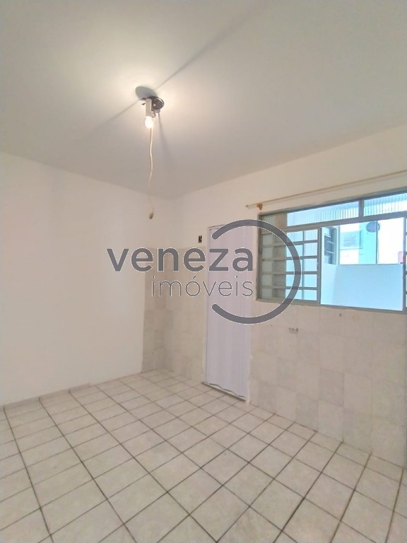 Apartamento para locacao no Piza em Londrina com 22m² por R$
                                                                                                                                                                                            700,00                                                                                            