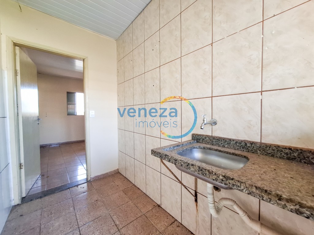 Casa Residencial para locação no bairro Piza de Londrina com 22m<sup>2</sup> útil, 1 quarto, 1 vaga de garagem