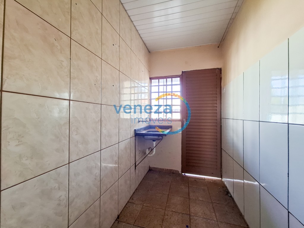 Casa Residencial para locação no bairro Piza de Londrina com 22m<sup>2</sup> útil, 1 quarto, 1 vaga de garagem