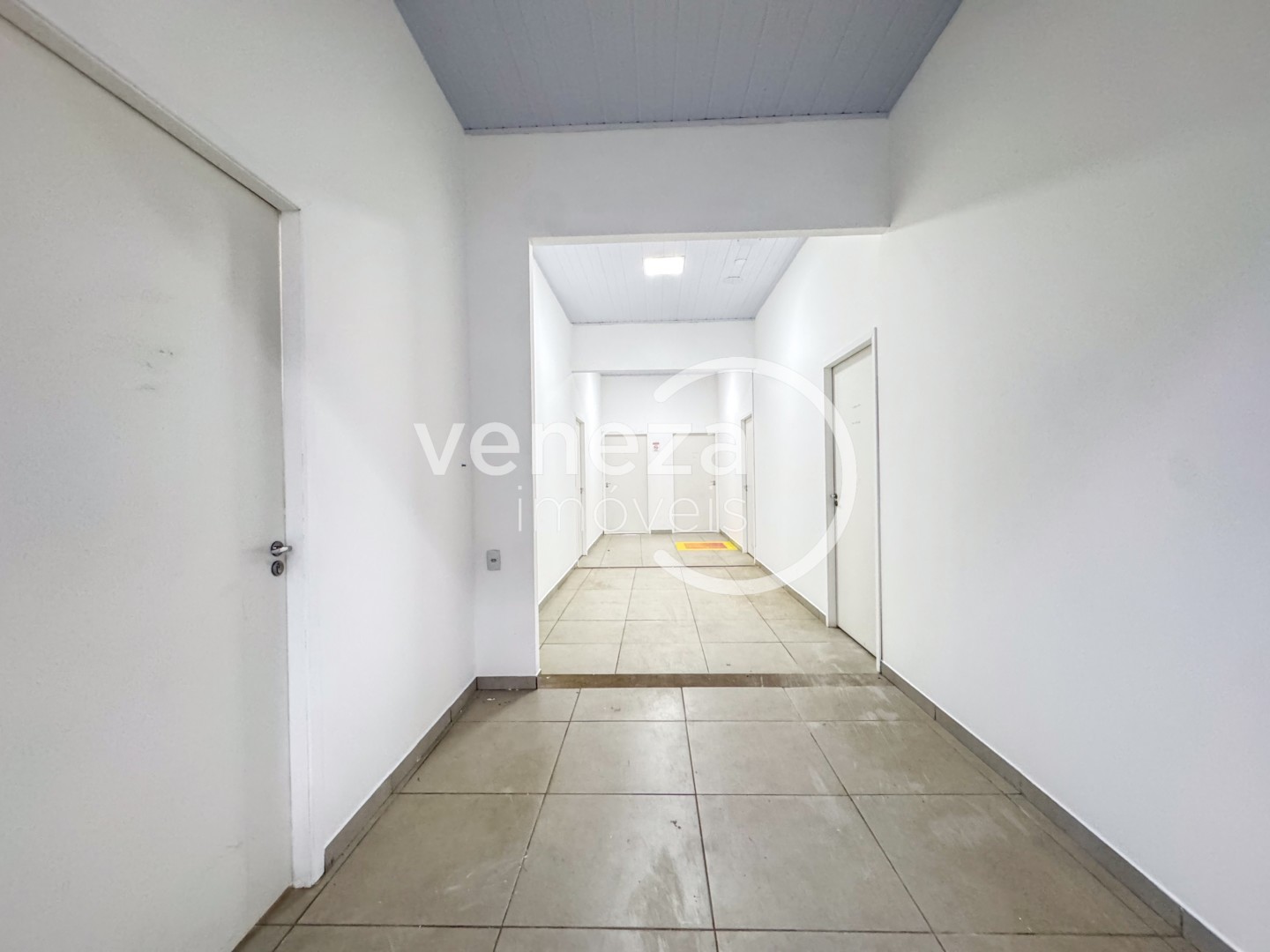 Salão-loja para locação no bairro Centro de Londrina - Foto 33
