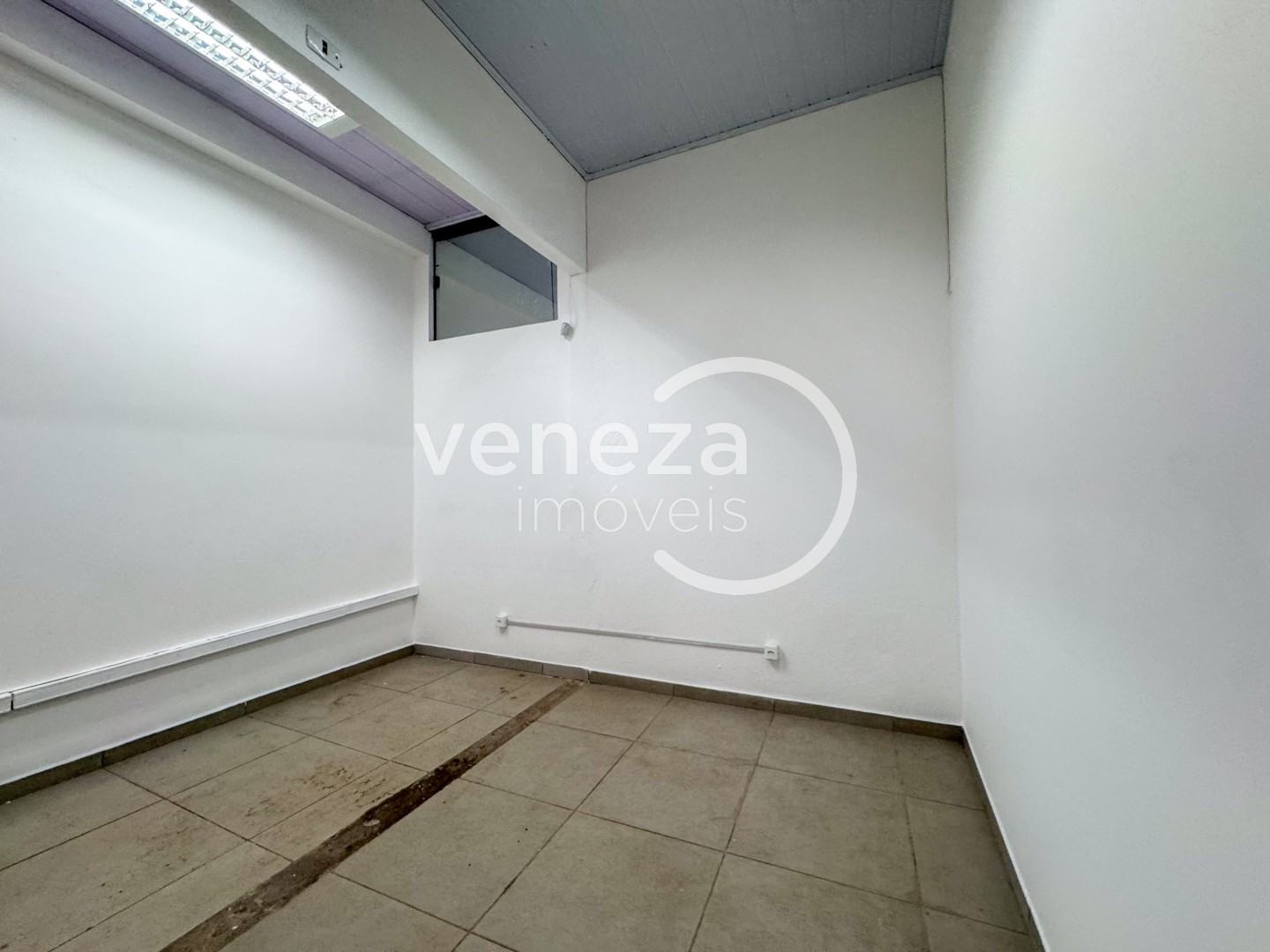 Salão-loja para locação no bairro Centro de Londrina - Foto 40