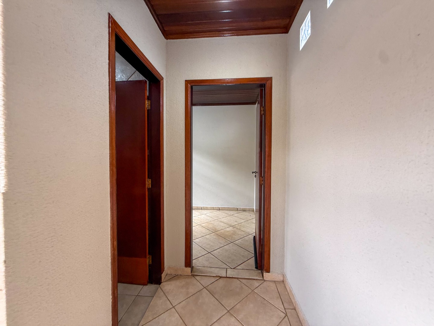 Casa Residencial para locação no bairro Jardim Taruma de Londrina - Foto 9