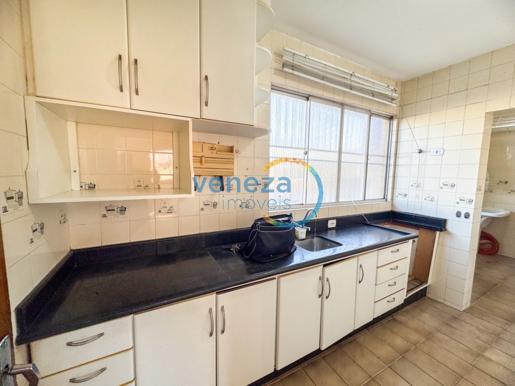 Apartamento para locação no bairro Ipiranga de Londrina com 95m<sup>2</sup> útil, 3 quartos, 1 vaga de garagem