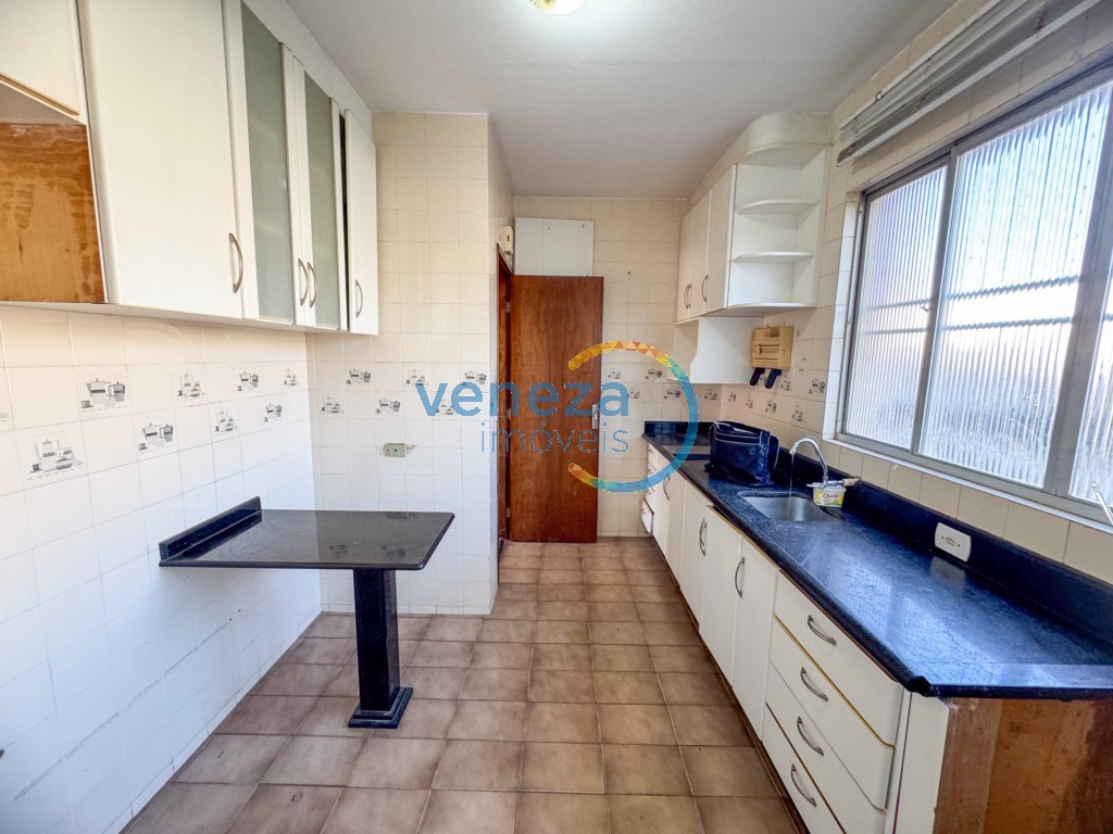Apartamento para locação no bairro Ipiranga de Londrina com 95m<sup>2</sup> útil, 3 quartos, 1 vaga de garagem