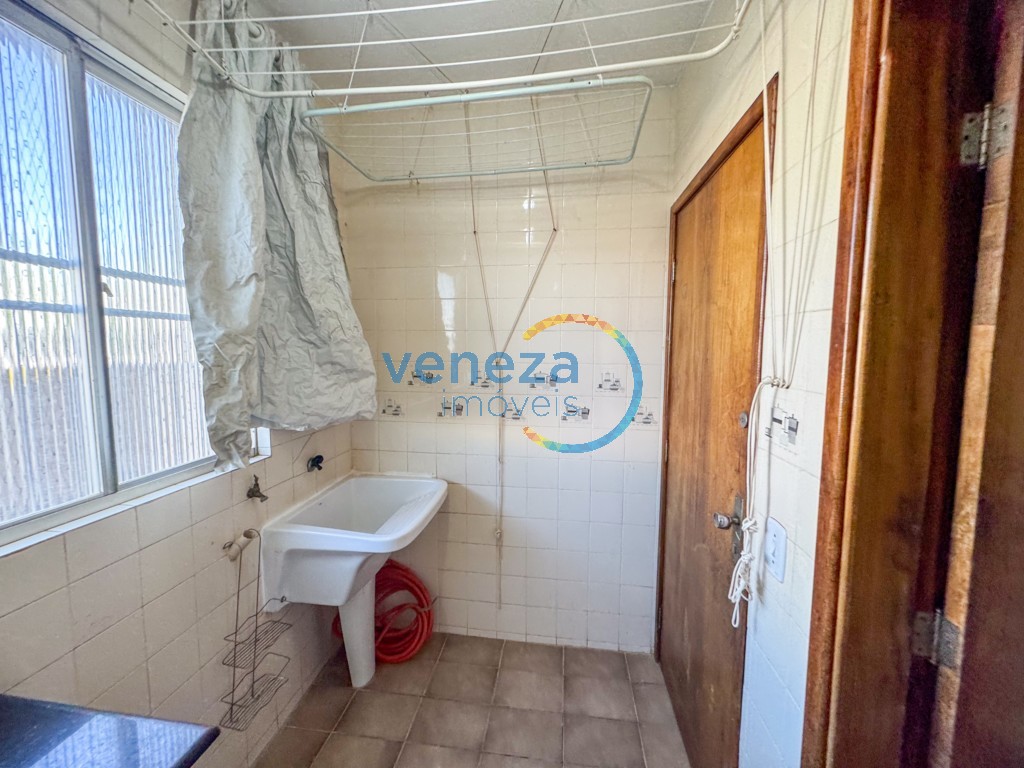 Apartamento para locação no bairro Ipiranga de Londrina com 95m<sup>2</sup> útil, 3 quartos, 1 vaga de garagem