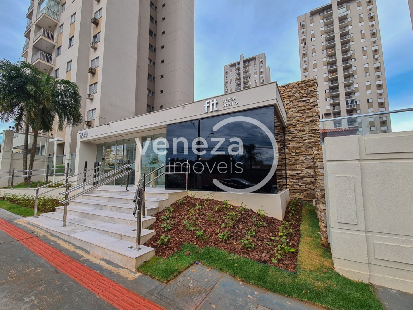 Apartamento para locacao no Terra Bonita em Londrina com 91,52m² por R$ 2.450