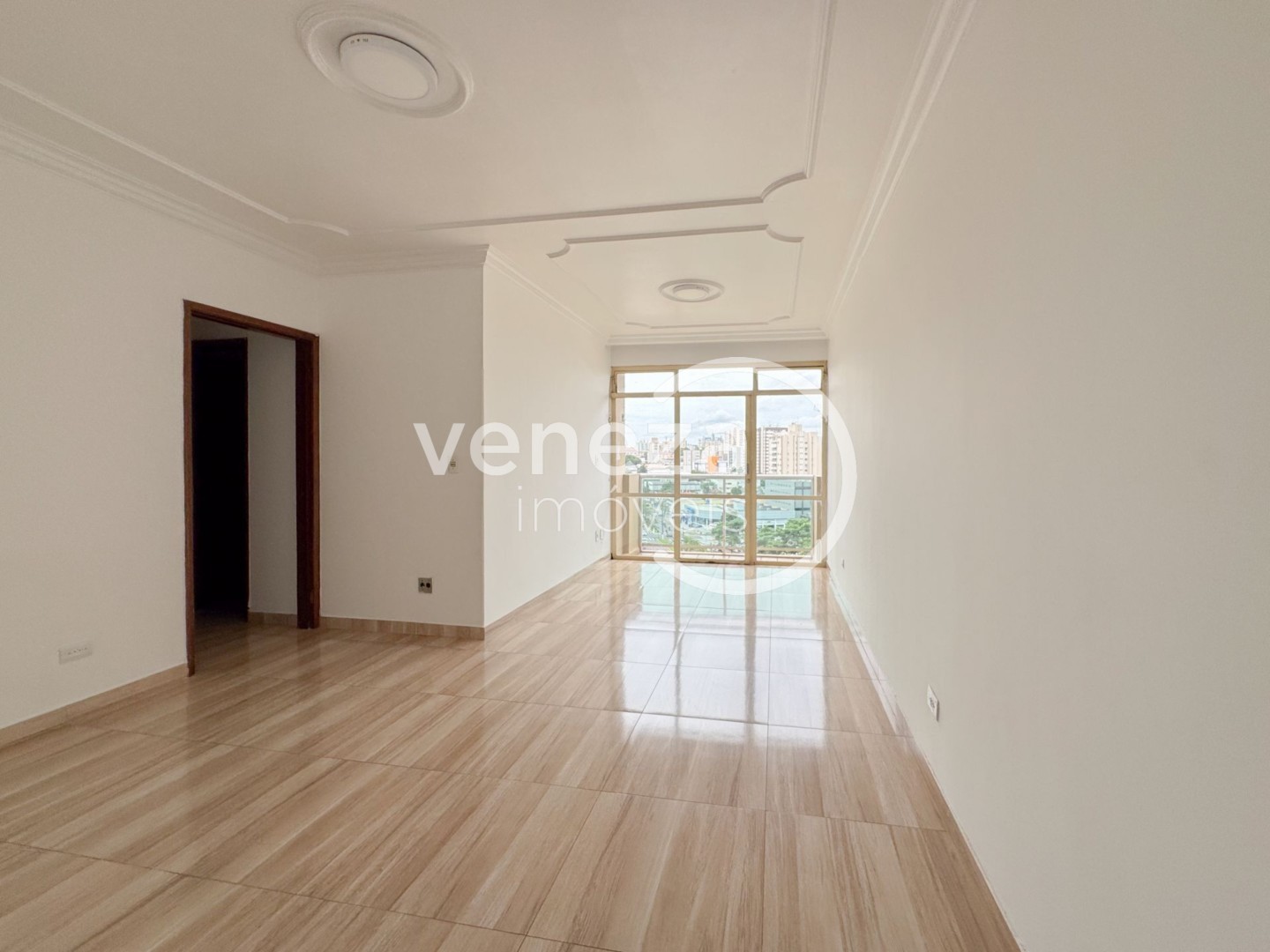 Apartamento para locacao no Centro em Londrina com 115,88m² por R$ 2.200