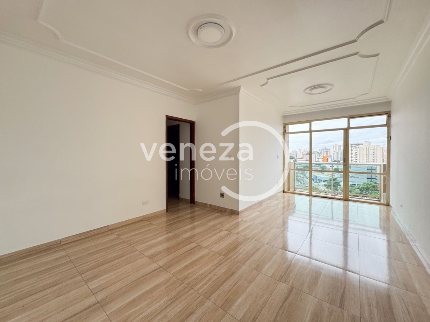 Apartamento para locacao no Centro em Londrina com 115,88m² por R$ 2.200